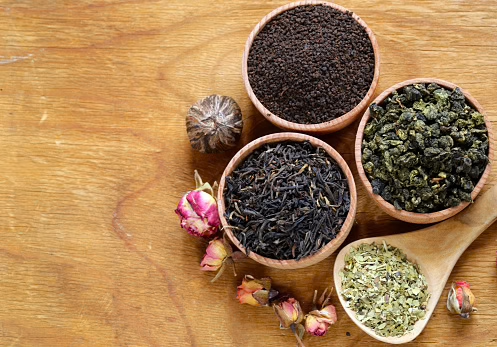 Comparing and Contrasting Processing Methods and Taste Differences: White, Green, Oolong, and Black Teas